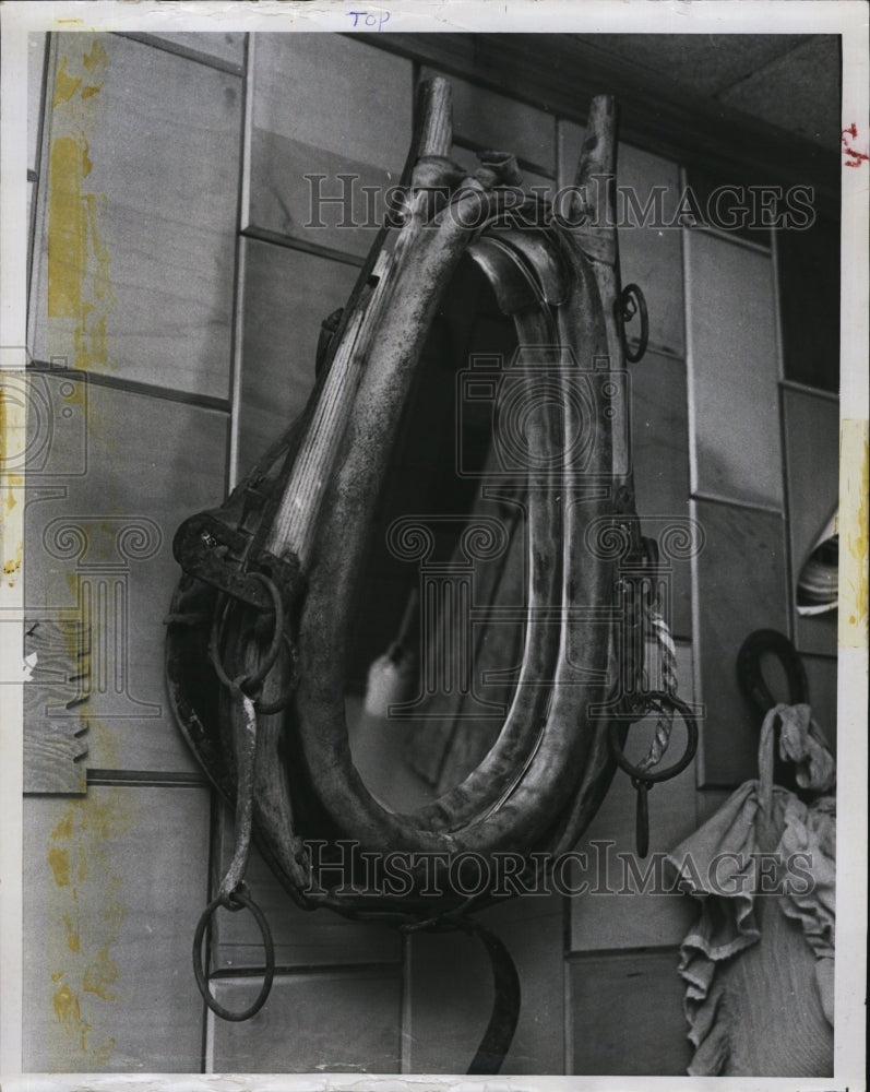 Press Photo Mirror in snack room is framed by a horse collar - Historic Images