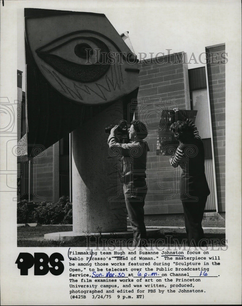 1975 Press Photo Film-making team Hugh and Suzanne Johnston - RSM06049 - Historic Images