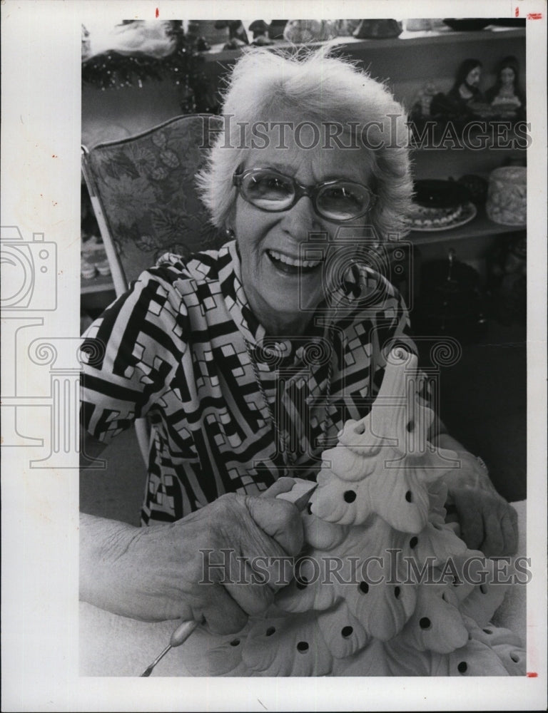 1975 Press Photo Ruth Torrence Ceramics Arts - Historic Images