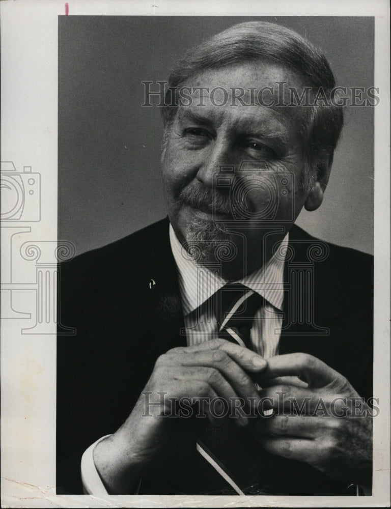 1976 Press Photo Skitch Henderson Pops conductor to perform - Historic Images