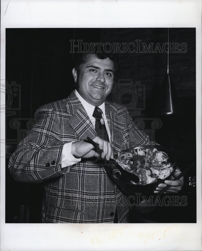 1974 Press Photo &quot;Guido&#39;s&quot; Restaurant Owner William Wells - RSM06335 - Historic Images