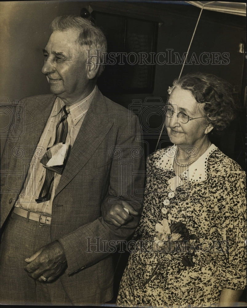 19492 T. W Louis Welge and his wife - Historic Images