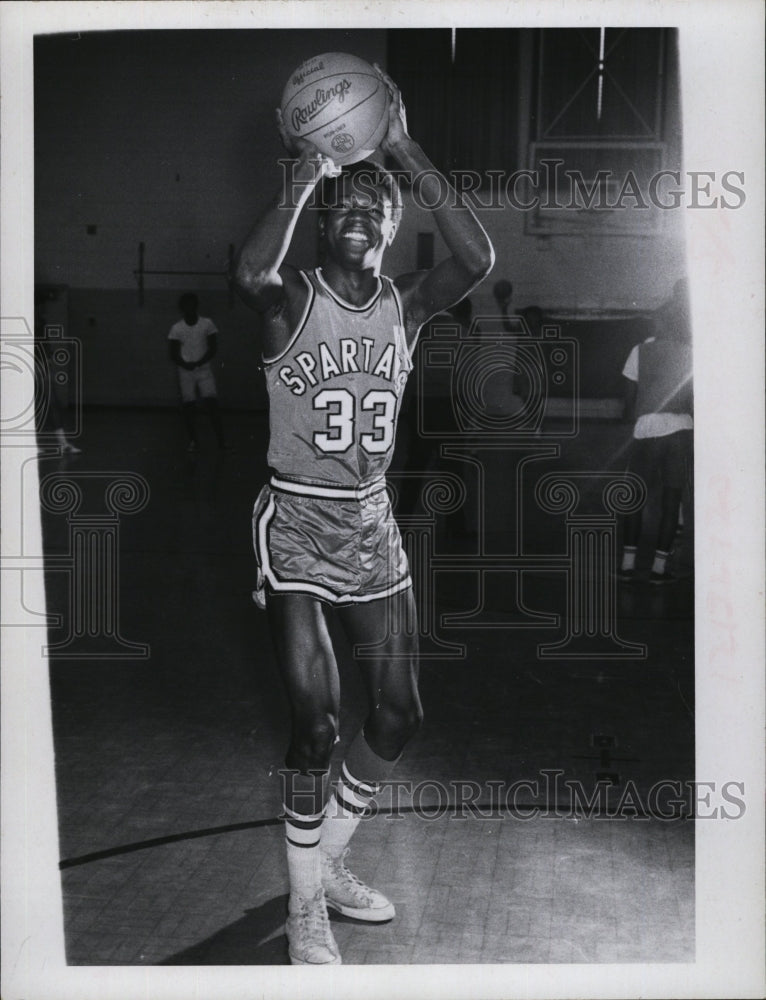 1972 Press Photo Tyler Johnson for Lakewood basketball - Historic Images