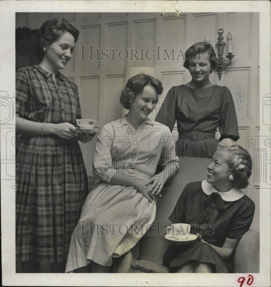 1959 Press Photo Former Debutantes gather for Annual Coffee. - RSM06453 - Historic Images