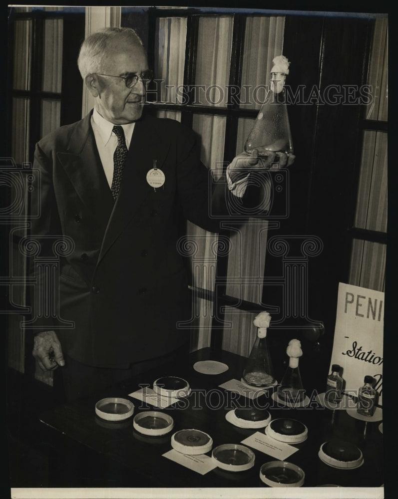 1944 Press Photo Dr Herbert Johnston At Work - RSM06477 - Historic Images