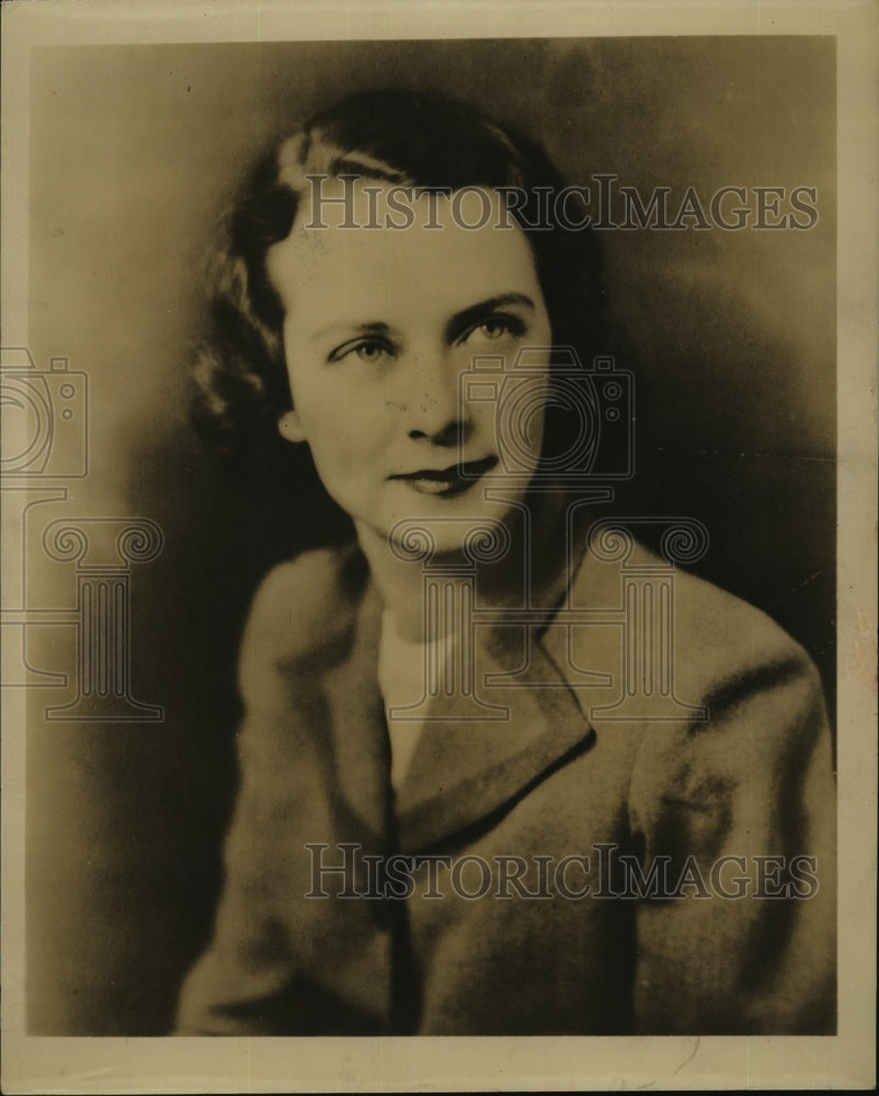 1956 Press Photo Mrs Dorothy Vredenburg as she looked in 1944 - RSM06601 - Historic Images