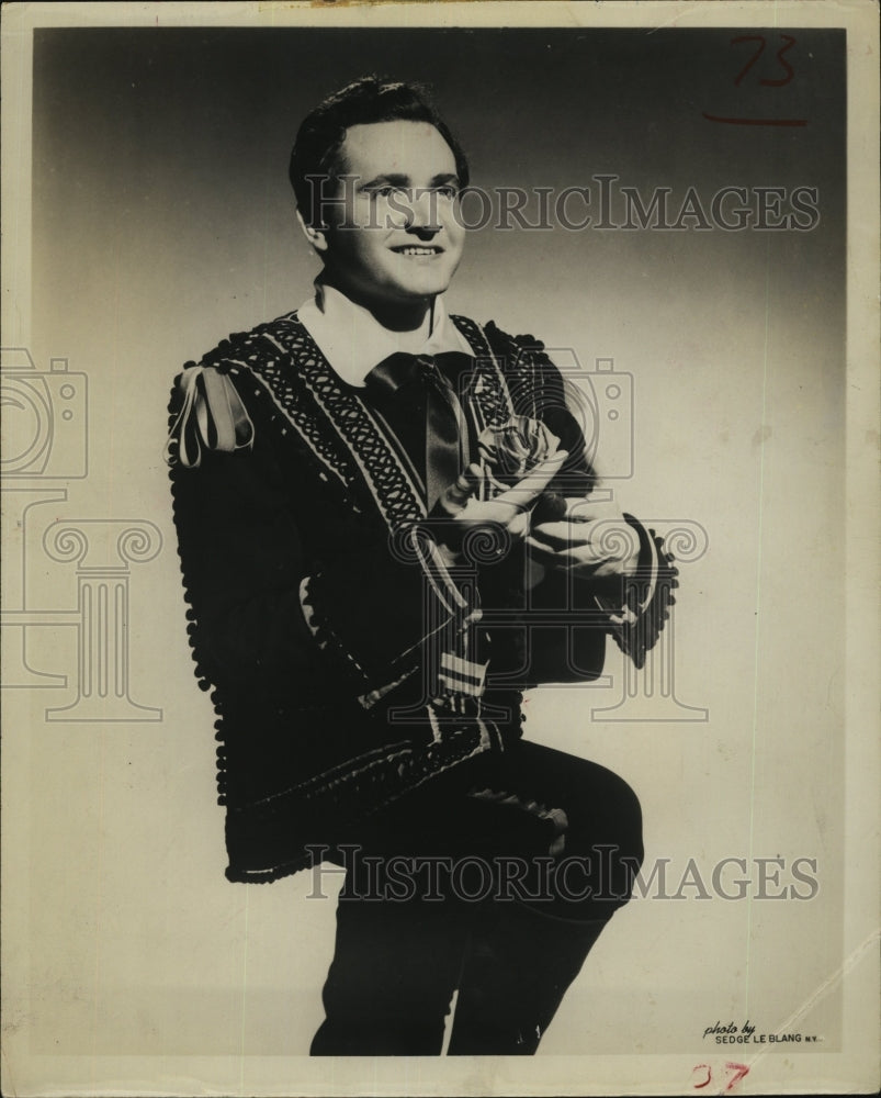 1959 Press Photo Tenor Cesare Valletti - RSM06751 - Historic Images