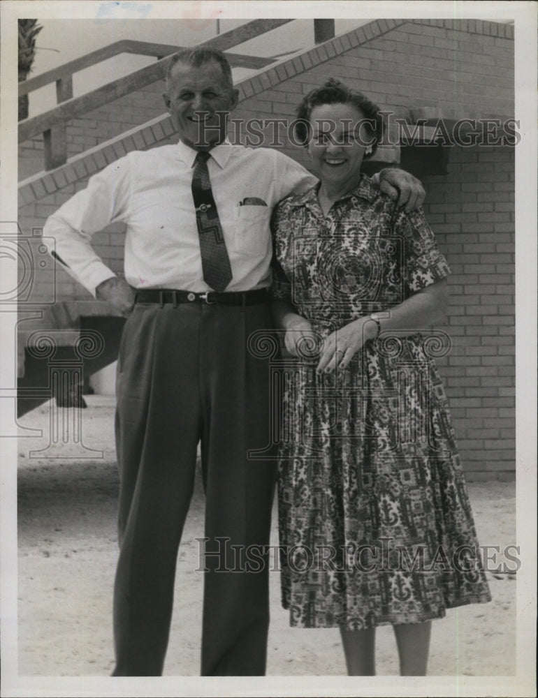 1964 Press Photo Mr &amp; Mrs Thomas Allen of Florida - RSM06903 - Historic Images