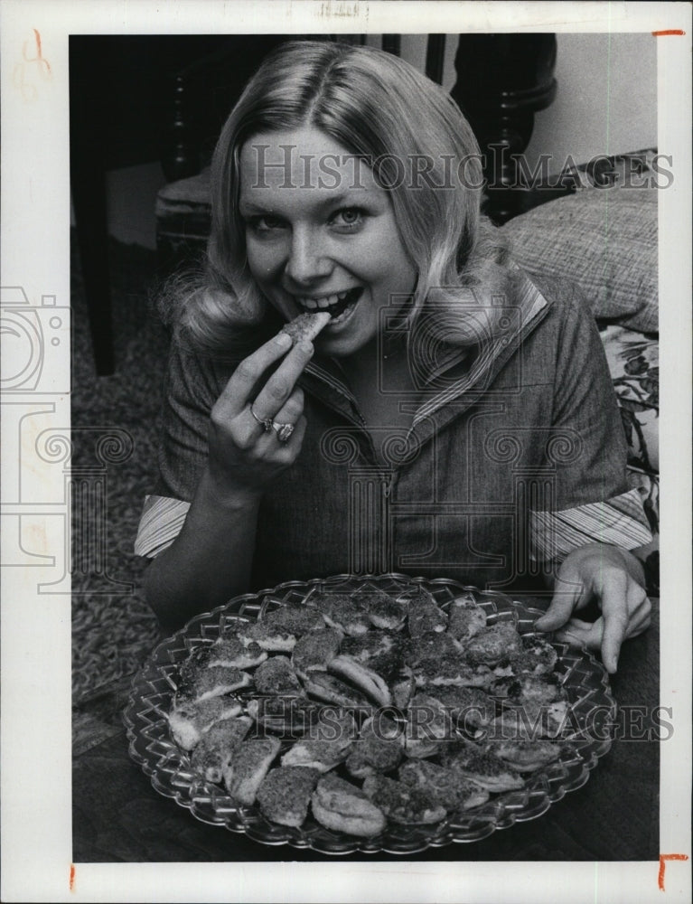 1976 Contest Winner Miss C.A. Thomas enjoys Vienese Butterteig - Historic Images