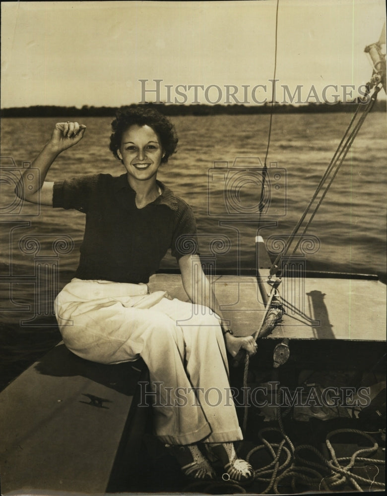 Press Photo Bonita Thomas on a boat in the Gulf of Mexico - RSM07021 - Historic Images