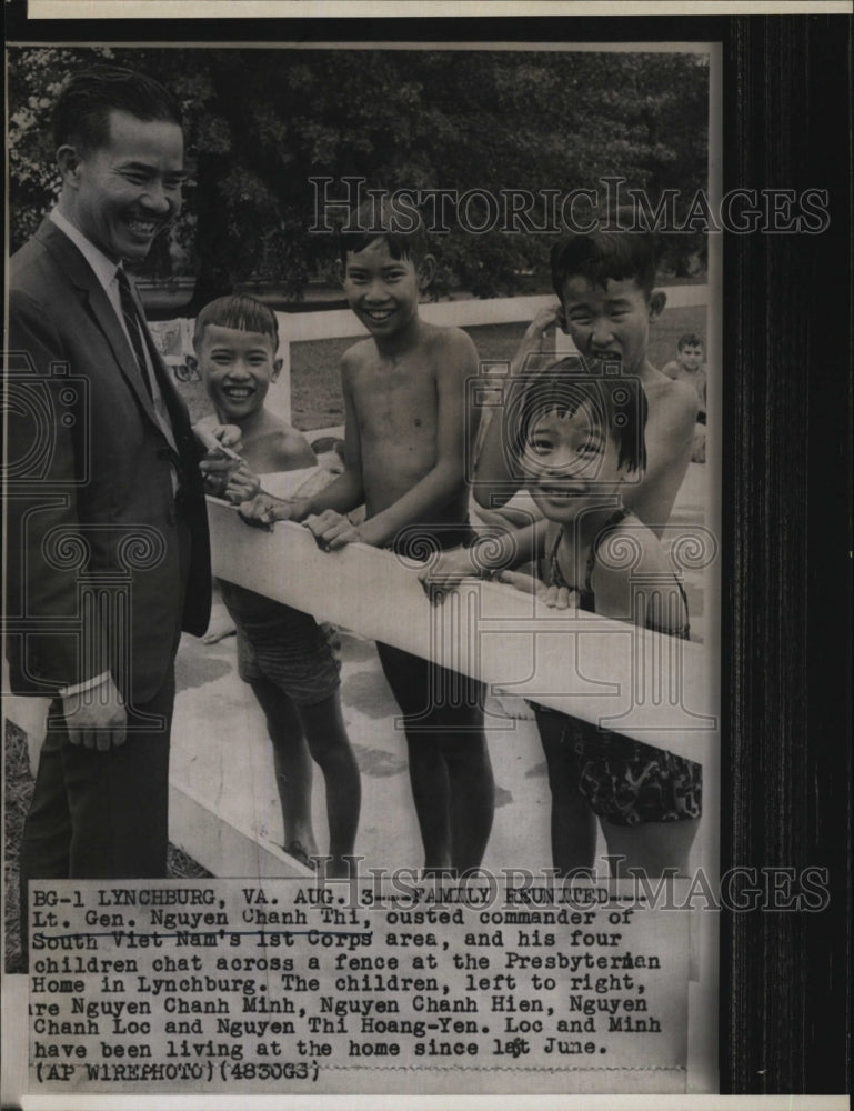 1968 Press Photo Vietnamese Lt Gen Nguyen Chan Thi &amp; his children - RSM07047 - Historic Images