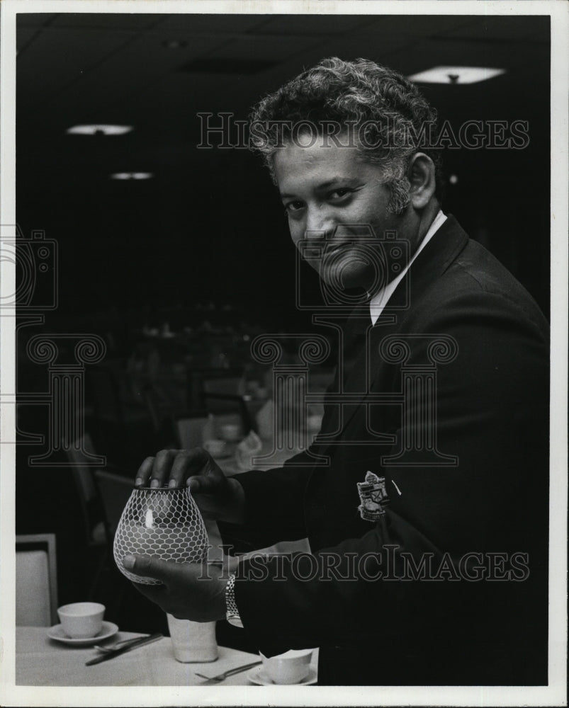 1973 Press Photo Win Theuvuant, Assistant convention manager - Historic Images