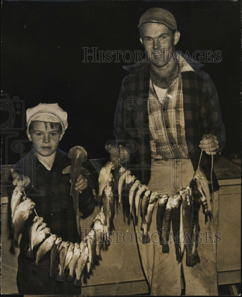 1949 Press Photo Carl Thayer &amp; son Billy &amp; all the fish they caught - RSM07071 - Historic Images