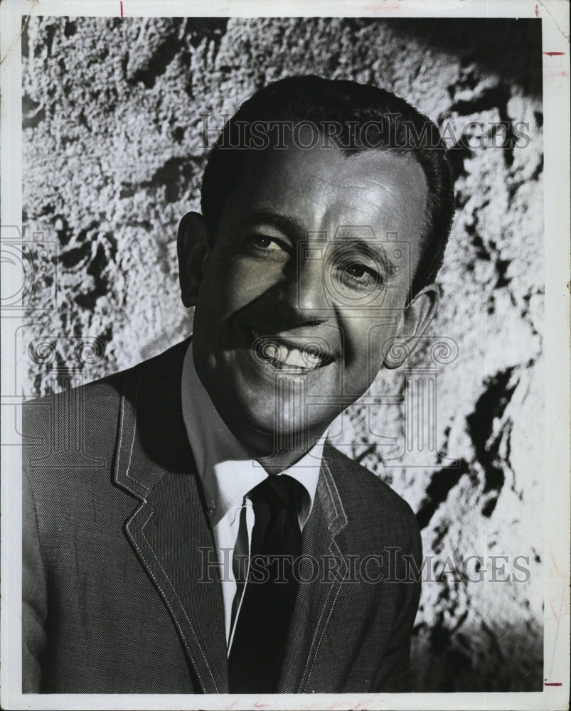 1968 Press Photo Lloyd Thaxton hosts &quot; Showcase &#39;68&quot; - Historic Images