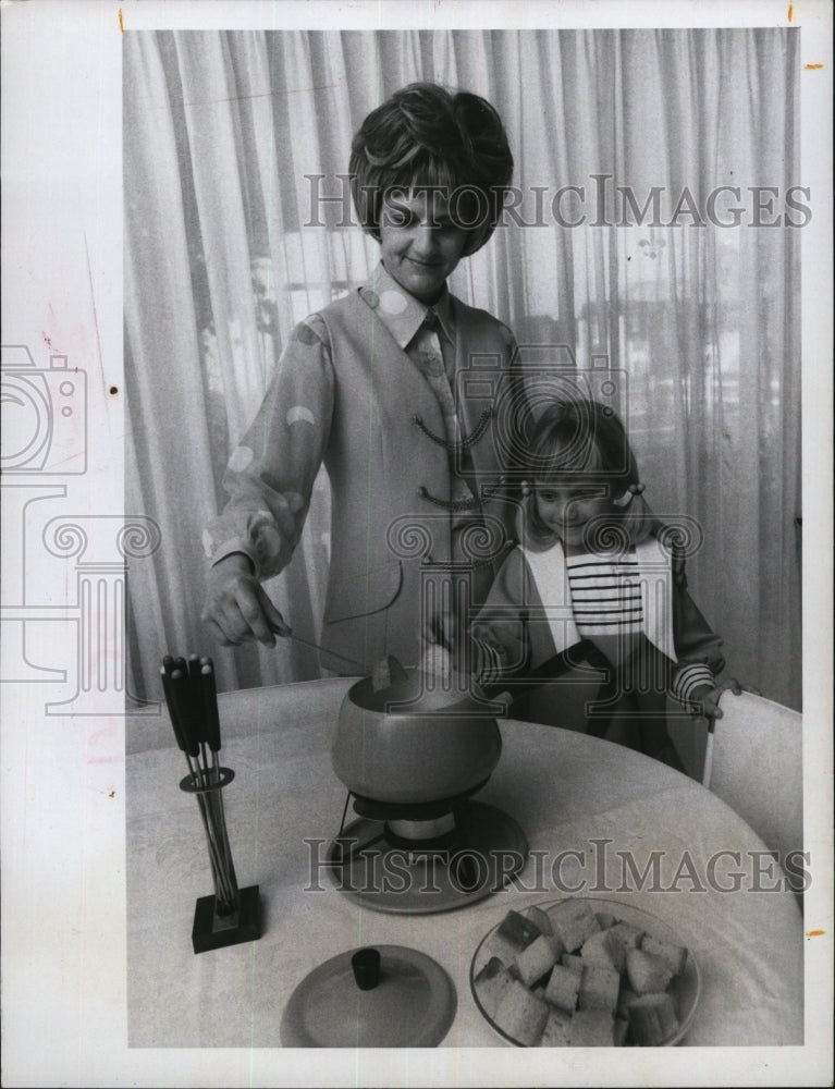 1971 Mary Thomas, winner of Suncoast Recipe Contest-Historic Images