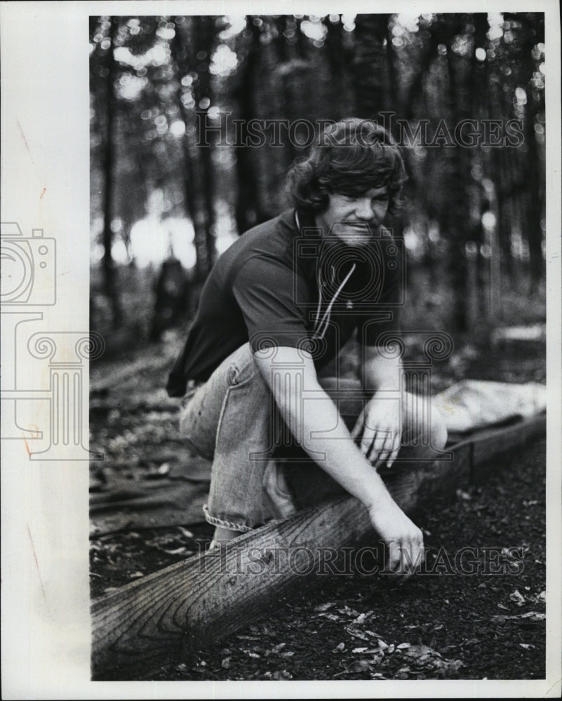 1979 Press Photo David Thomas &amp; peat moss beds to grow orchids in nFlorida - Historic Images