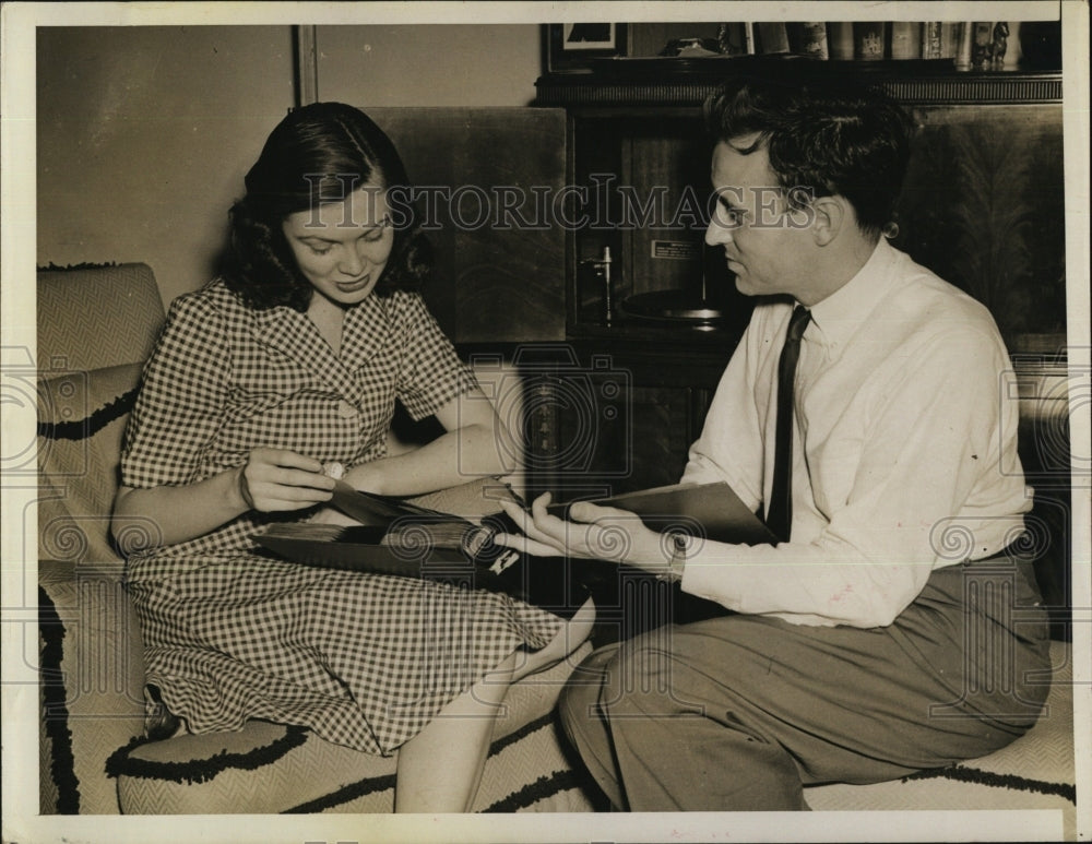 1949 Press Photo Mr &amp; Mrs Ned Roberts, former Times staff - Historic Images