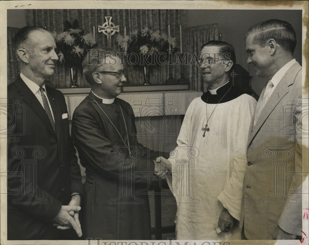 1959 Press Photo Reverand Waddell F. Robey St. Vincent Episcopal Church - Historic Images