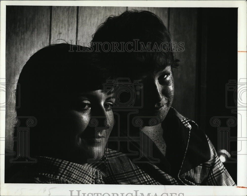 1980 Press Photo Elaine Sarrasin son - Historic Images