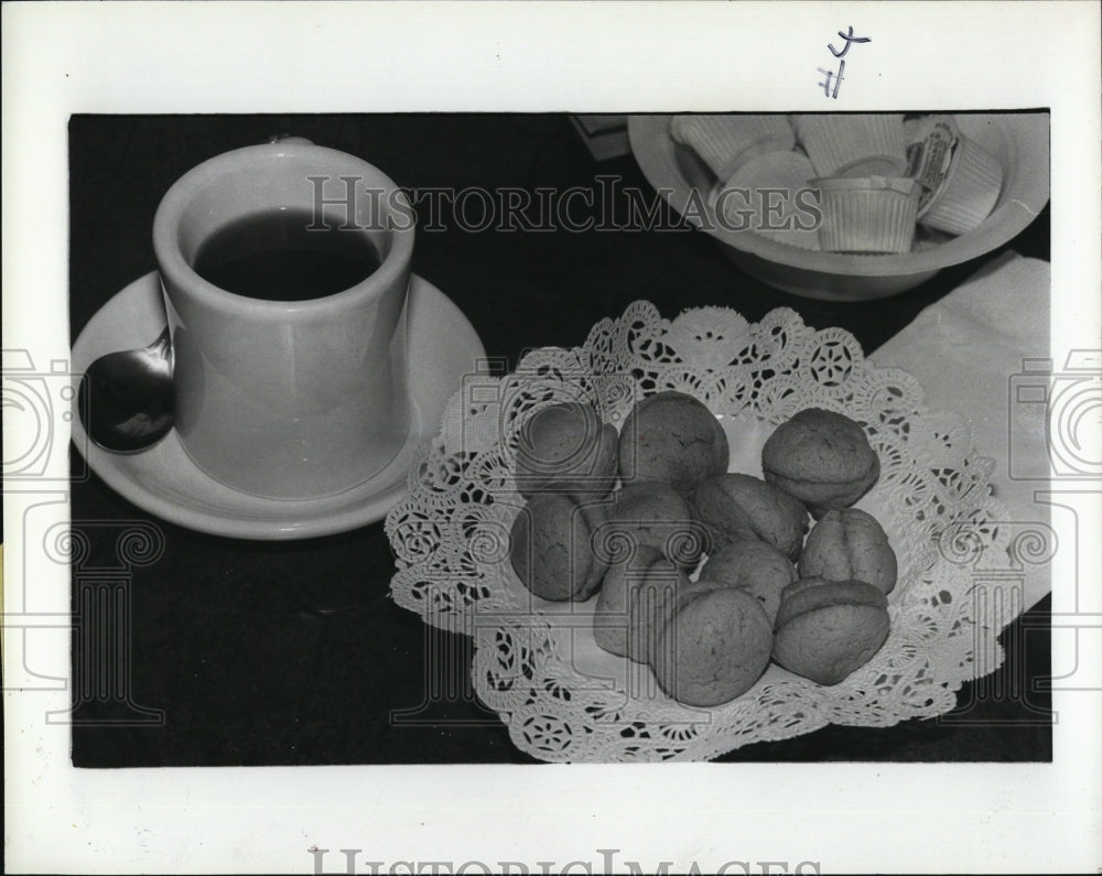 1981 Press Photo Croissanta Belleair Homemade Macaroons - Historic Images