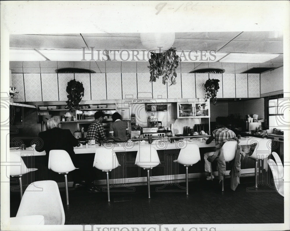 1984 Press Photo Good Shop Restaurant &amp; Bakery - RSM07517 - Historic Images