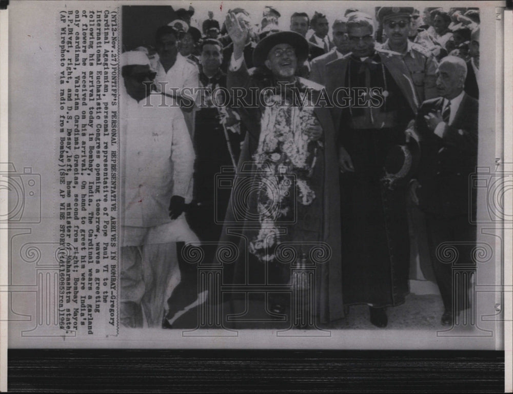 1964 Press Photo Gregory Cardinal Agagianian arrives in Bombay, India - Historic Images