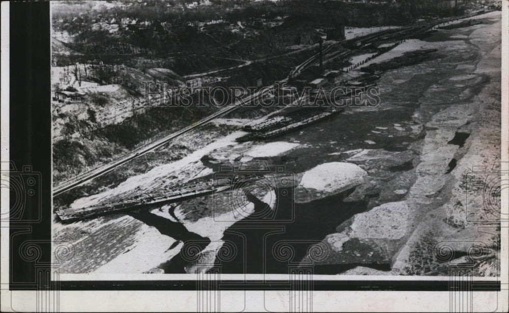 1964 Press Photo Allegheny River Flooding Issue from Melting Snow - Historic Images