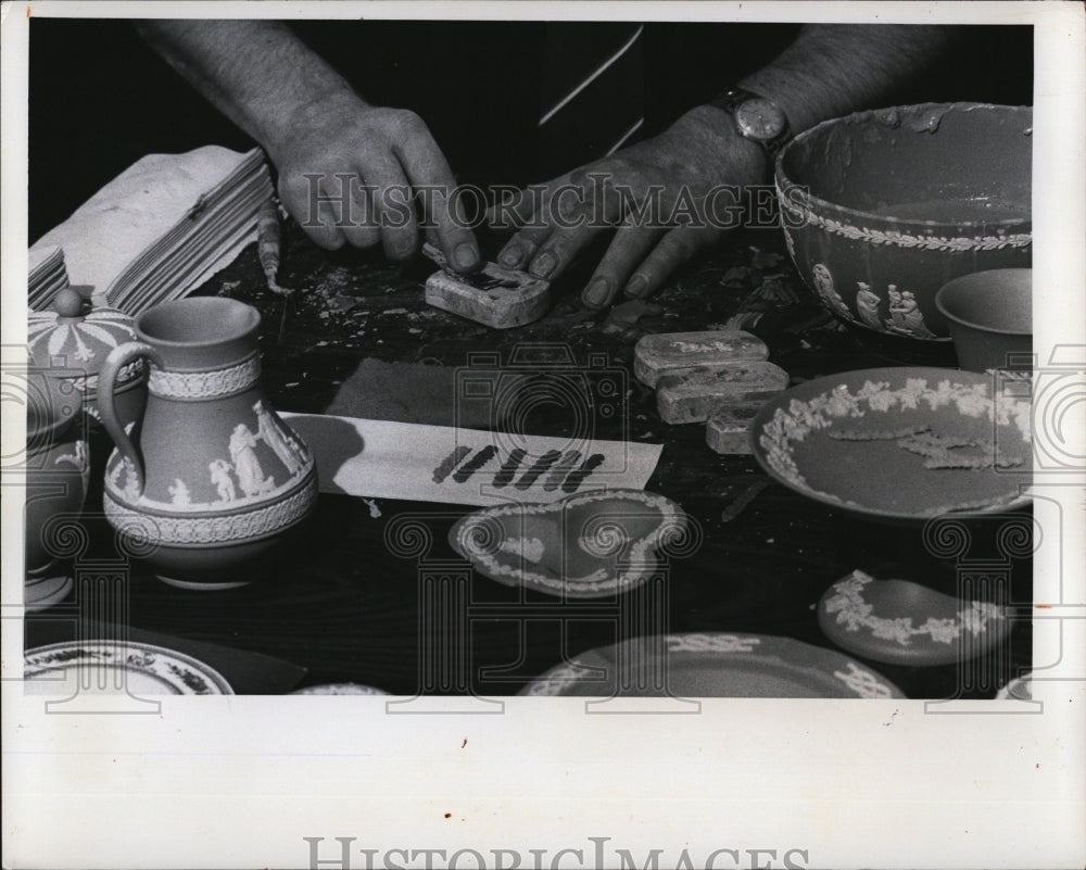 1973 Press Photo Jasperware pottery being decorated by hand - RSM07675 - Historic Images