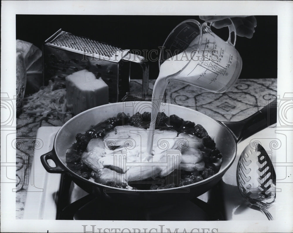1975 Press Photo German beef cabbage casserole - RSM07719 - Historic Images
