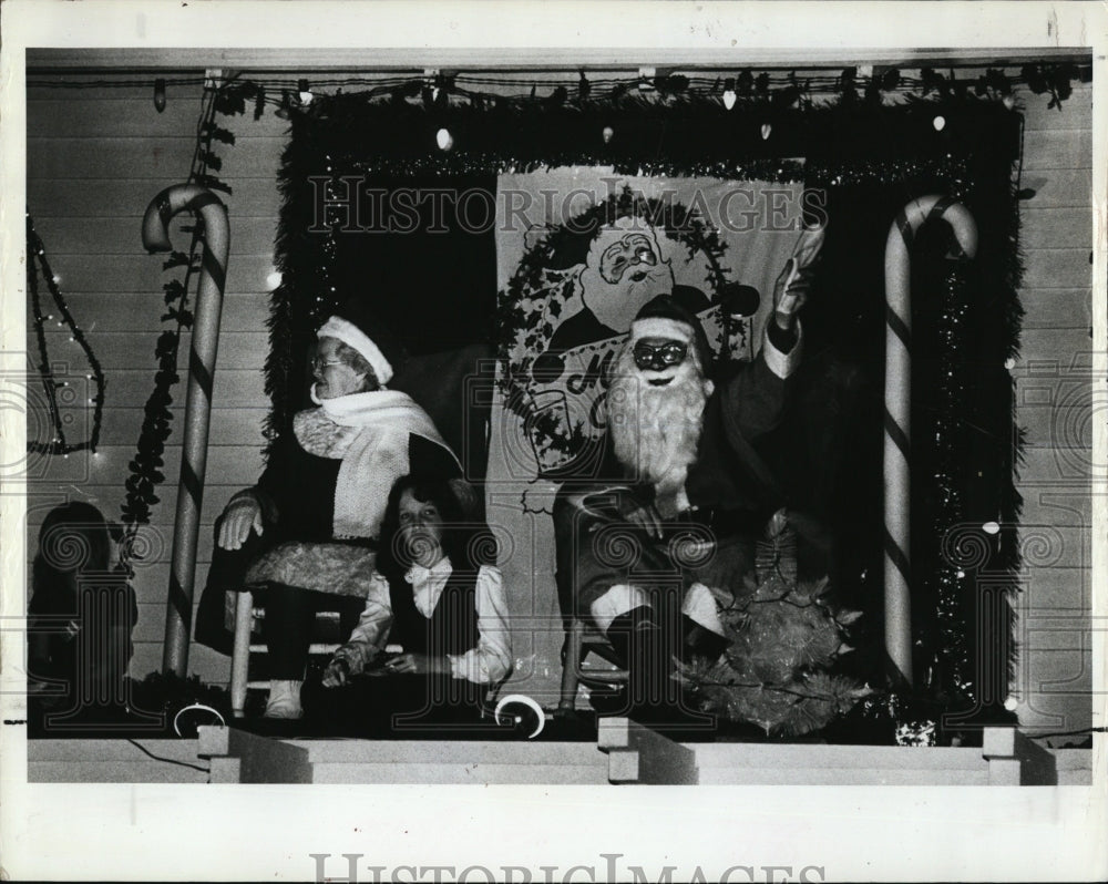 1981 Press Photo Mr &amp; Mrs Rene Lajeinesse as Mr &amp; Mrs Santa Claus - RSM07733 - Historic Images