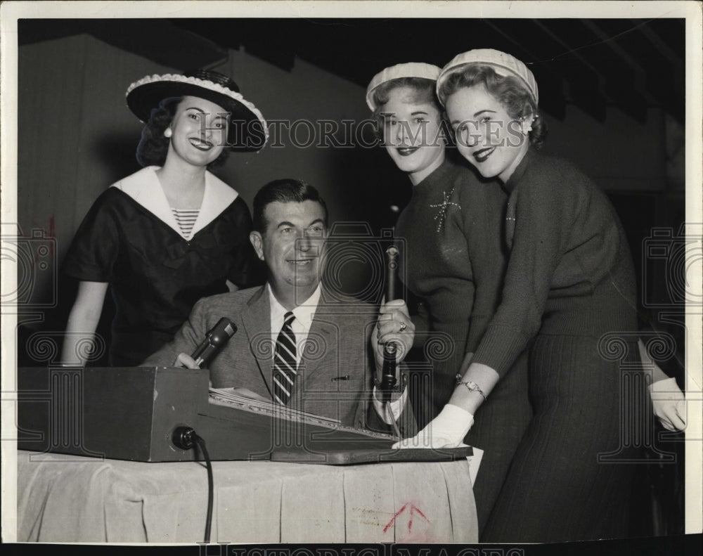 1958 Press Photo Annette Baker Don McNeill Leo Lynn Brown - RSM07749 - Historic Images