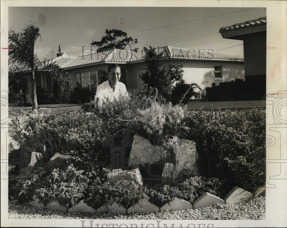 1961 Press Photo Ross L. Vautrin and his rock garden in FLorida - RSM07767 - Historic Images