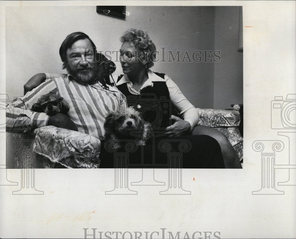 1974 Press Photo Marcel & Carolyn Vercoutere & pets at theit Tampa, Fla. home - Historic Images