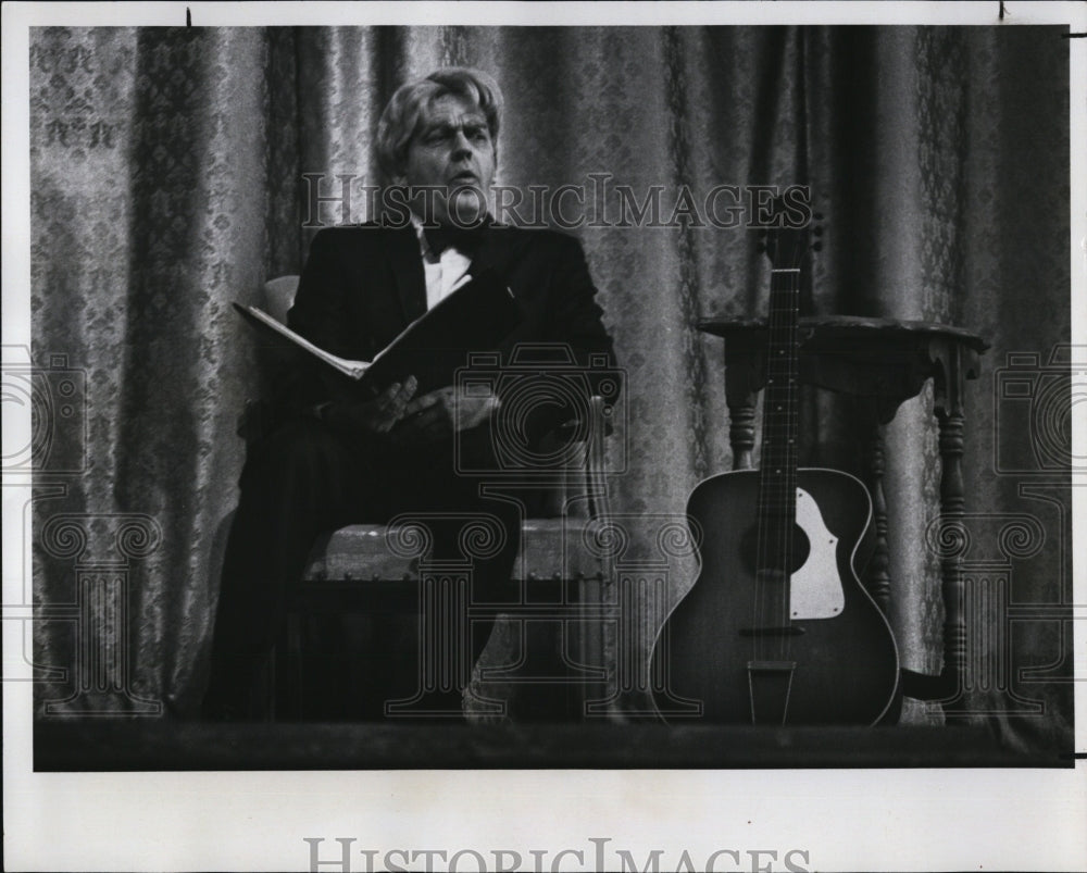 1977 Press Photo Richard Lake in &quot;Carl Sandburg&quot; play - Historic Images