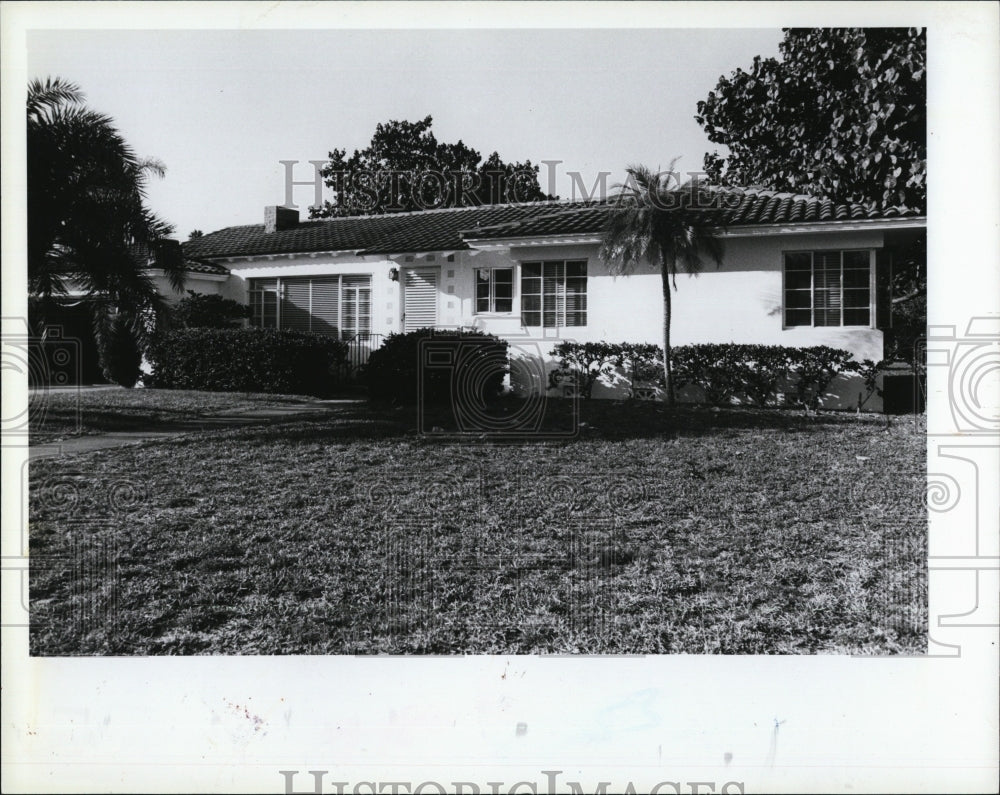 1984 Press Photo Jerry Chase&#39;s Housing home dramatic inside - Historic Images