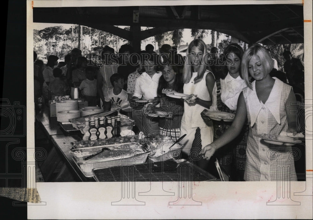 1969 Barbeque outing of Chapter 8, Florida Restaurant Association-Historic Images