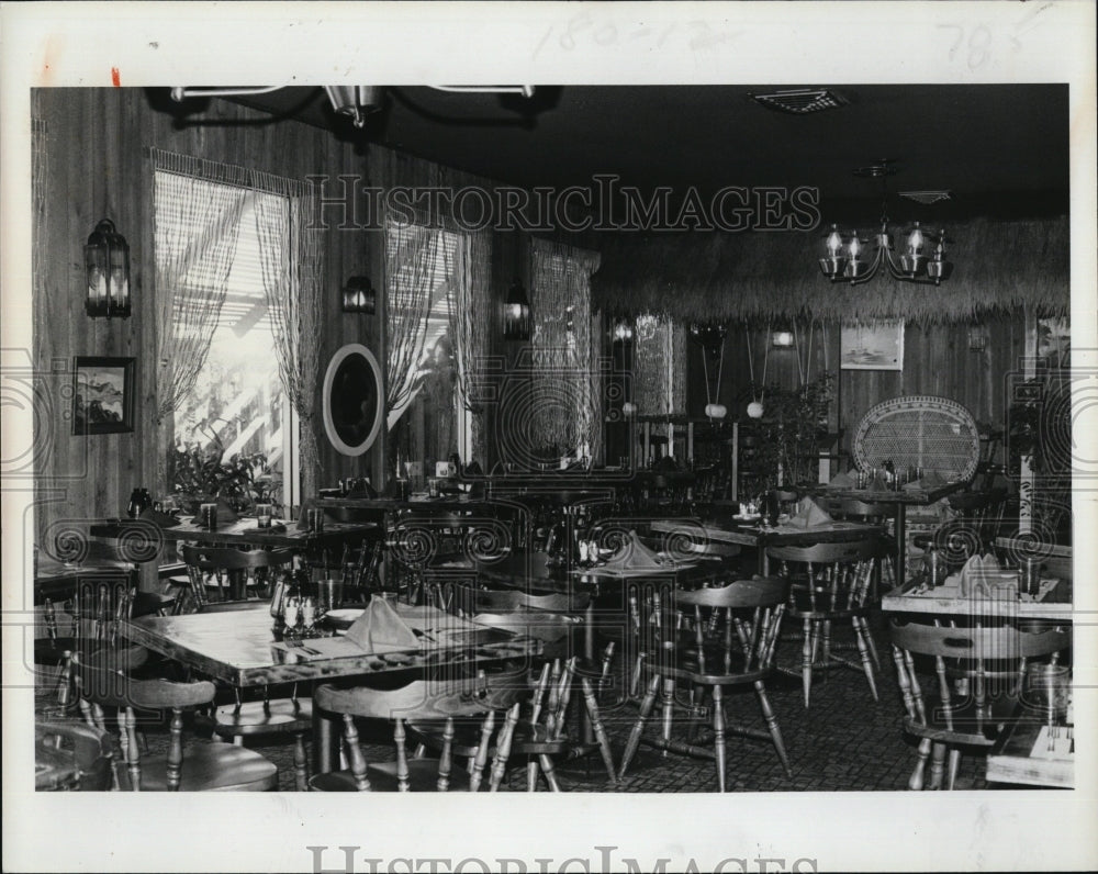 1981 Press Photo Dining room of Adam&#39;s Rib Restaurant and Lounge - RSM08141 - Historic Images