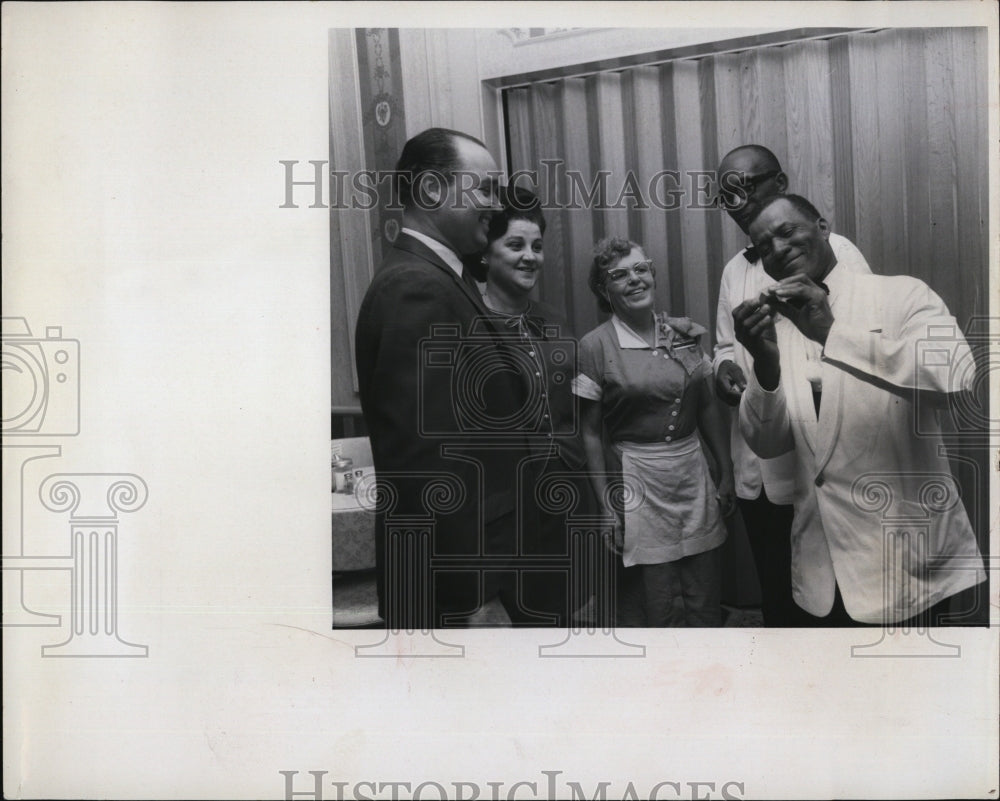 1968 Press Photo Morrisons cafeteria in St Petersburg, Fla.Mr Largel,L Sogaro, - Historic Images