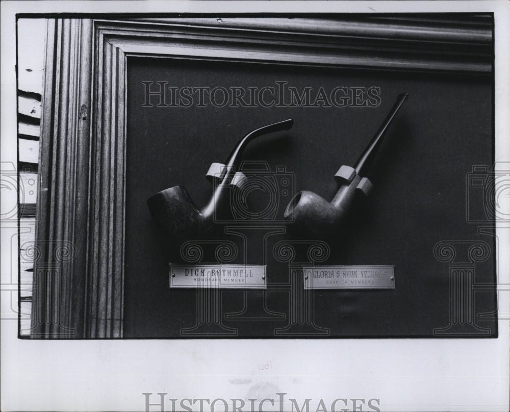 1981 Press Photo Pipe display at Sherlock's Restaurant - Historic Images