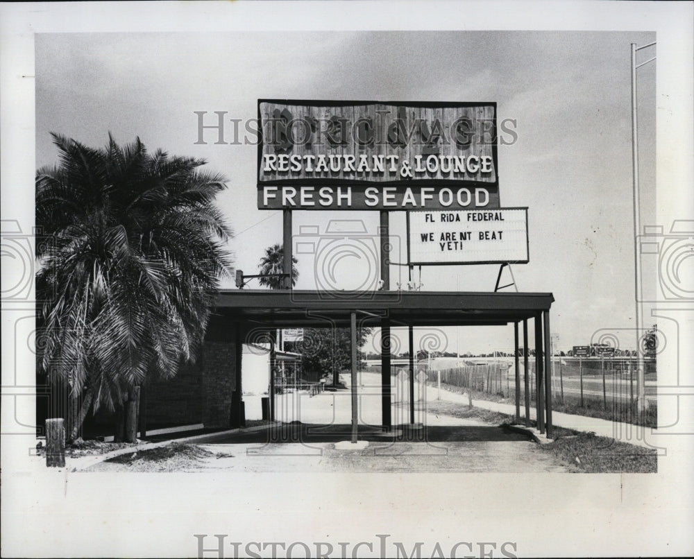 1982 Sign, Brandy&#39;s Restaurant &quot;Florida Federal We aren&#39;t beat yet&quot; - Historic Images