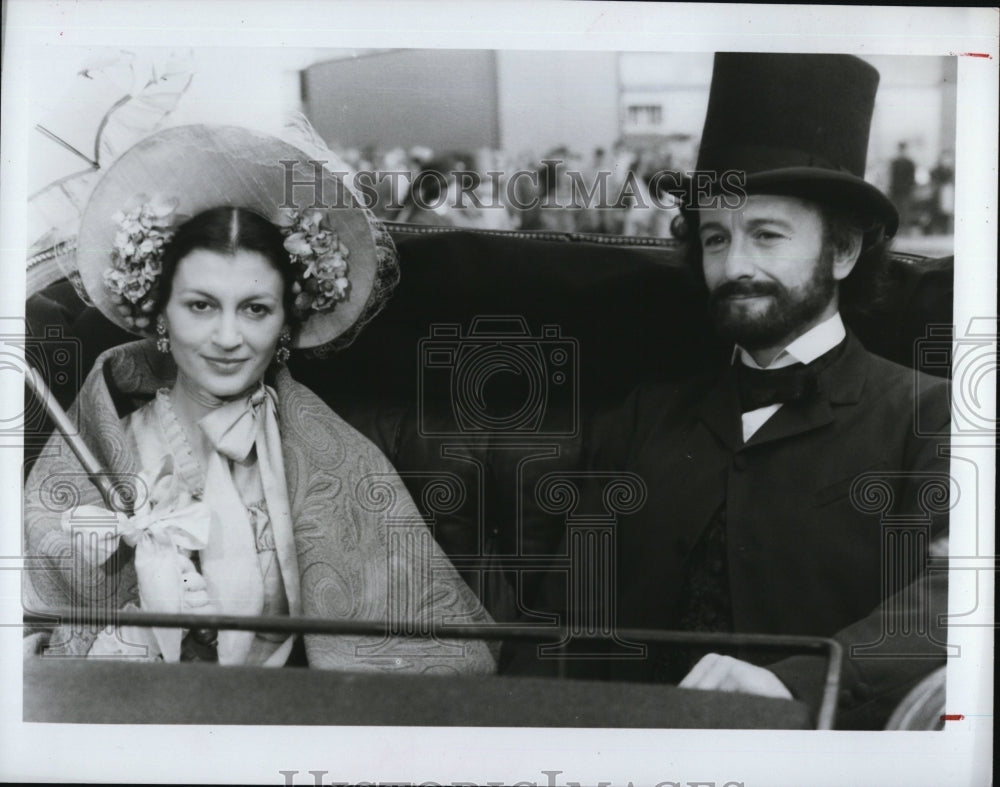 1985 Press Photo Carla Fracci & Ronald Pickup star in "The Life of Verdi" - Historic Images