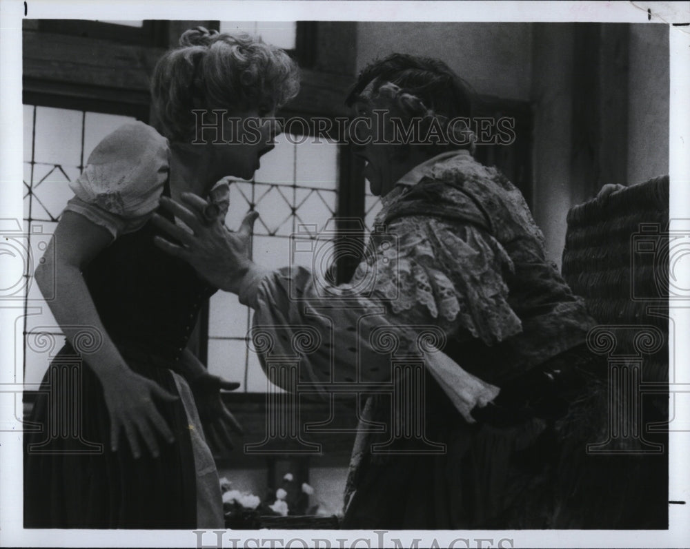 1985 Press Photo Gabriel Bacquier, Sylvia Lindenstrand, &quot;Falstaff&quot; - RSM08709 - Historic Images