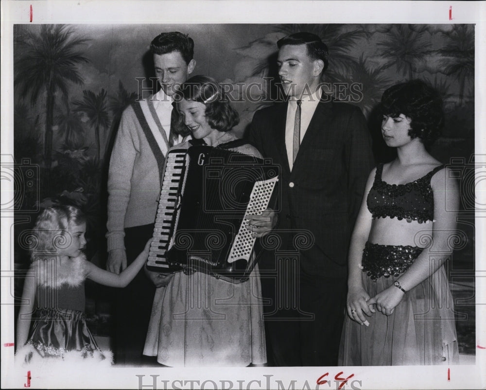 1965 Press Photo Tarpon Springs Youth Center Follies perform: Pam Johnson - Historic Images