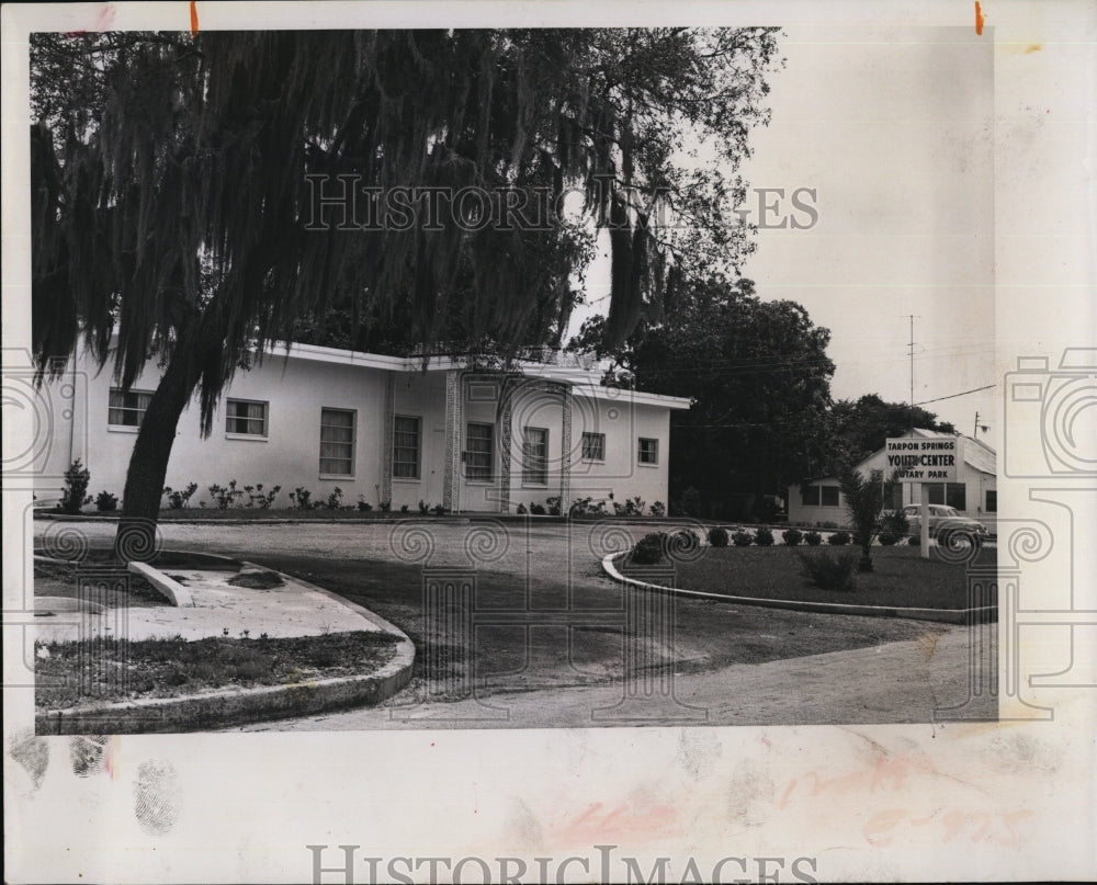 1964 Press Photo New Tarpon Springs Youth Center - RSM08773 - Historic Images