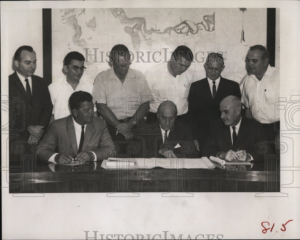 1964 Press Photo Tarpon Springs Planning Commission Pete Lelekis, Leon Fernald - Historic Images