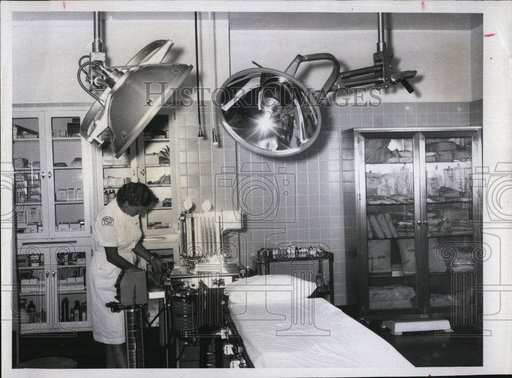 1966 Press Photo Tarpon Dedicates Hospital addition Margaret Aldridge - Historic Images