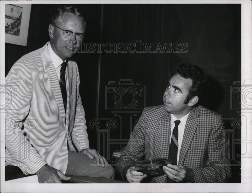 1970 Press Photo MJC professor Dr Charles Johnson &amp; Charles Quarmby - RSM08989 - Historic Images