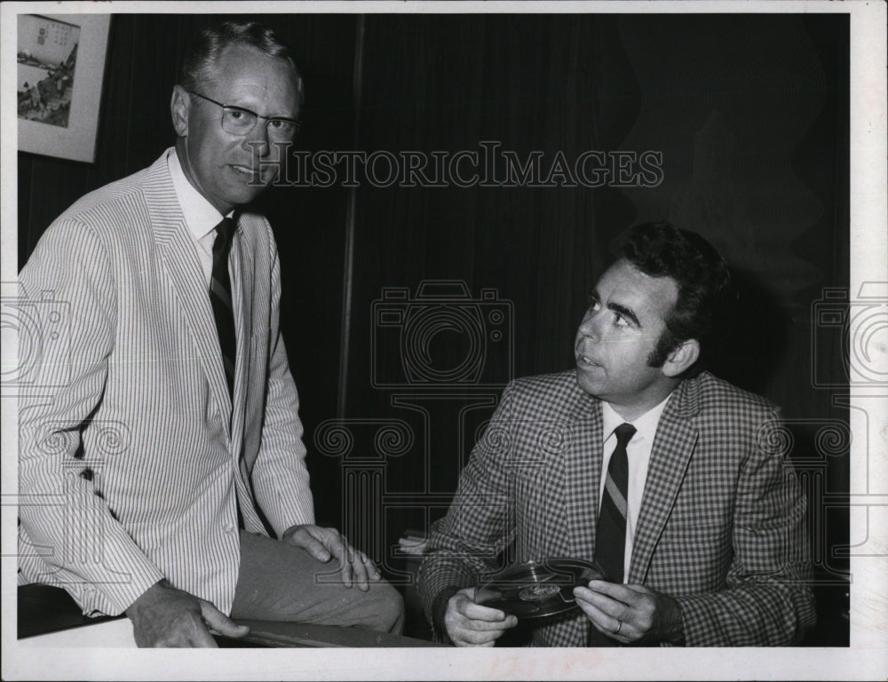 1970 Press Photo MJC professor Dr Charles Johnson & Charles Quarmby - RSM08989 - Historic Images