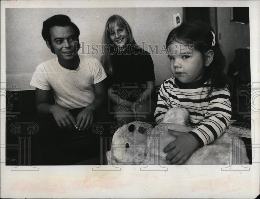 1971 Press Photo John Rotella, Wife Monique, Daughter Sonia, Kidney Transplant - Historic Images