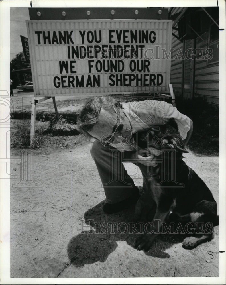 1980 Press Photo Joseph Rozen and his German Shepherd puppie - RSM09069 - Historic Images